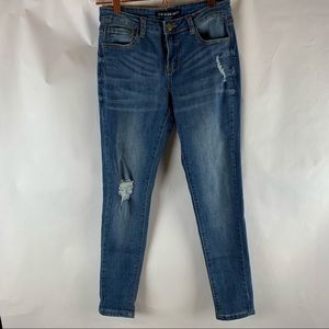 Fashion Nova Women’s Size 7 Ripped Blue Jeans